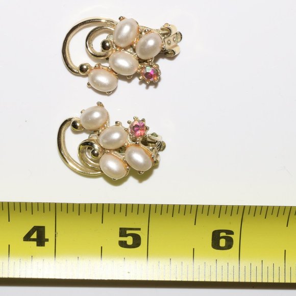 Faux Pearl Pink Rhinestone on Goldtone Earrings - Picture 5 of 6